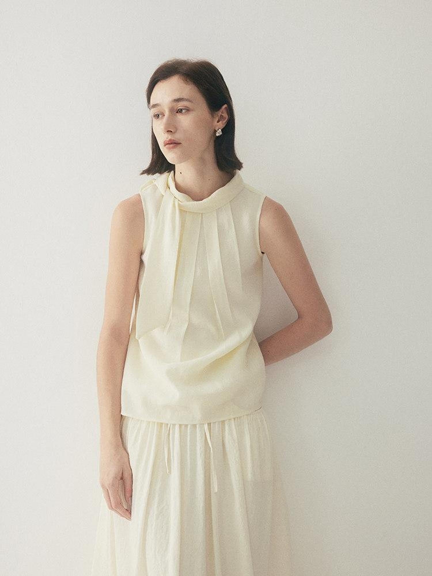 someonesometimes Original Slim Tie Detail Stand Collar Sleeveless Cream Pullover Top & Skirt Sets