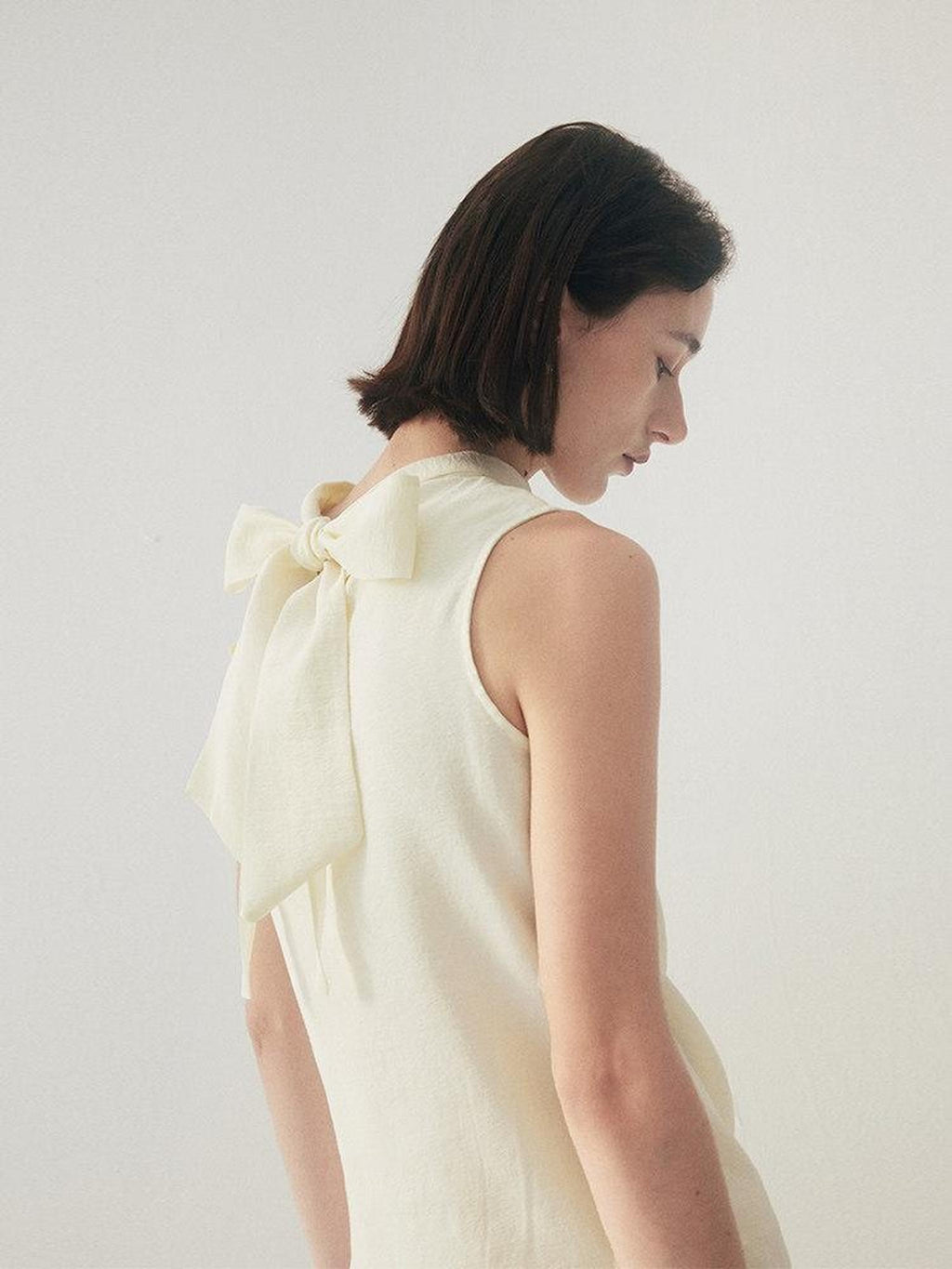 someonesometimes Original Slim Tie Detail Stand Collar Sleeveless Cream Pullover Top & Skirt Sets