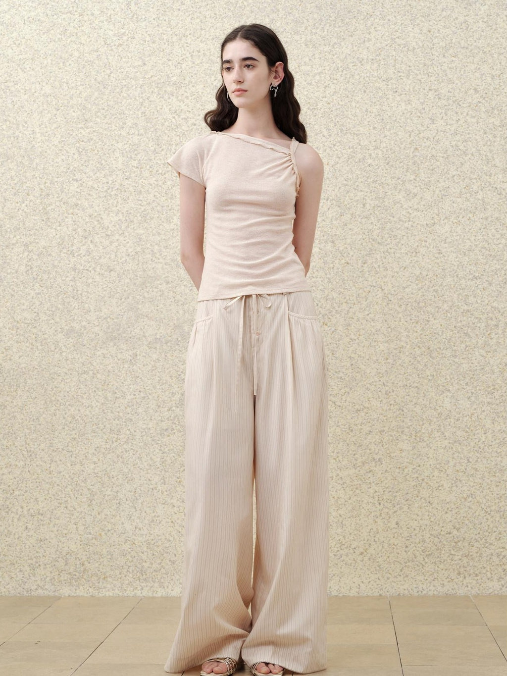 someonesometimes Soft Cotton Blend Slim Fit Casual Low Scoop Neck Women Short Sleeve T-Shirts