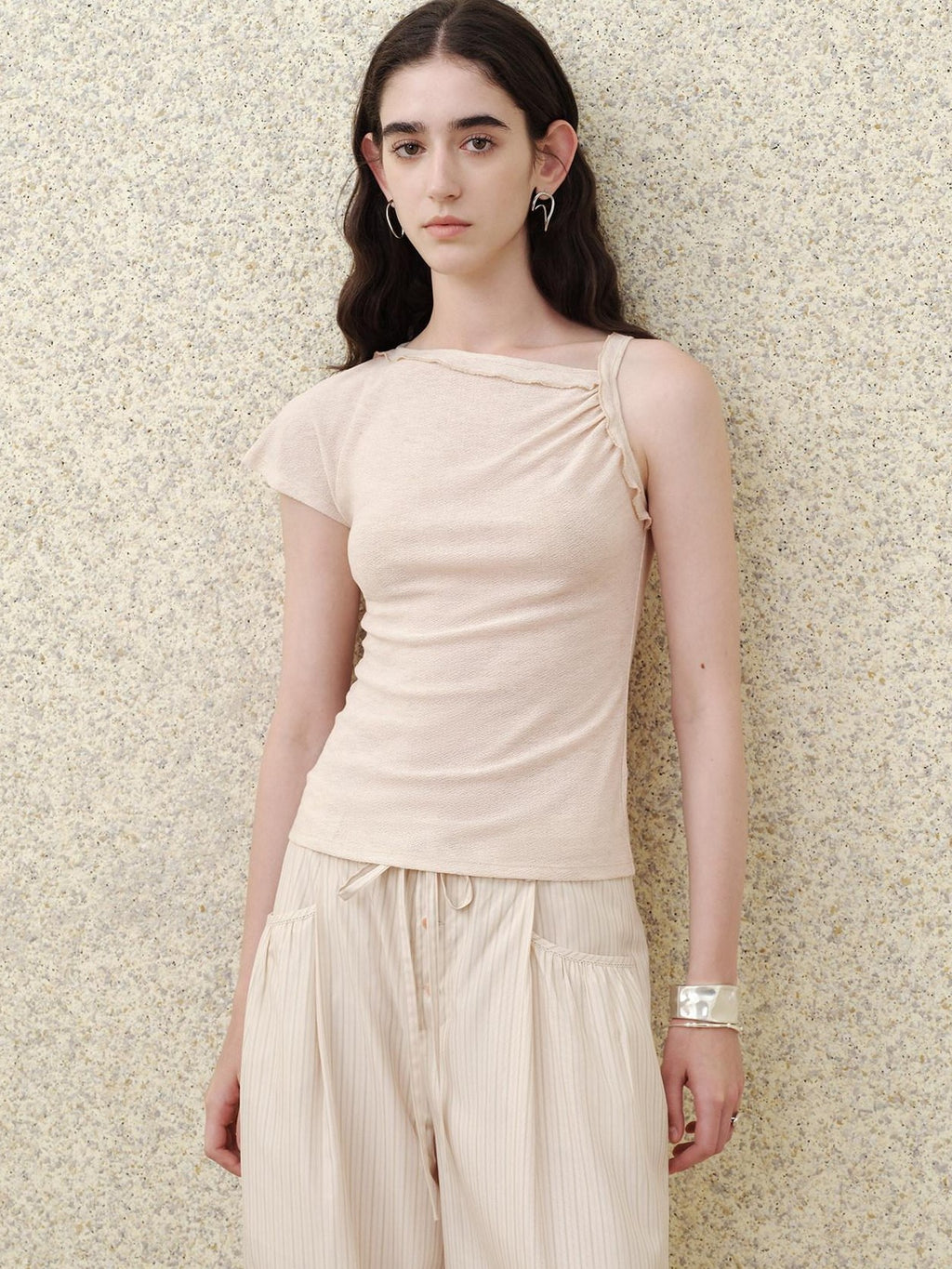 someonesometimes Soft Cotton Blend Slim Fit Casual Low Scoop Neck Women Short Sleeve T-Shirts