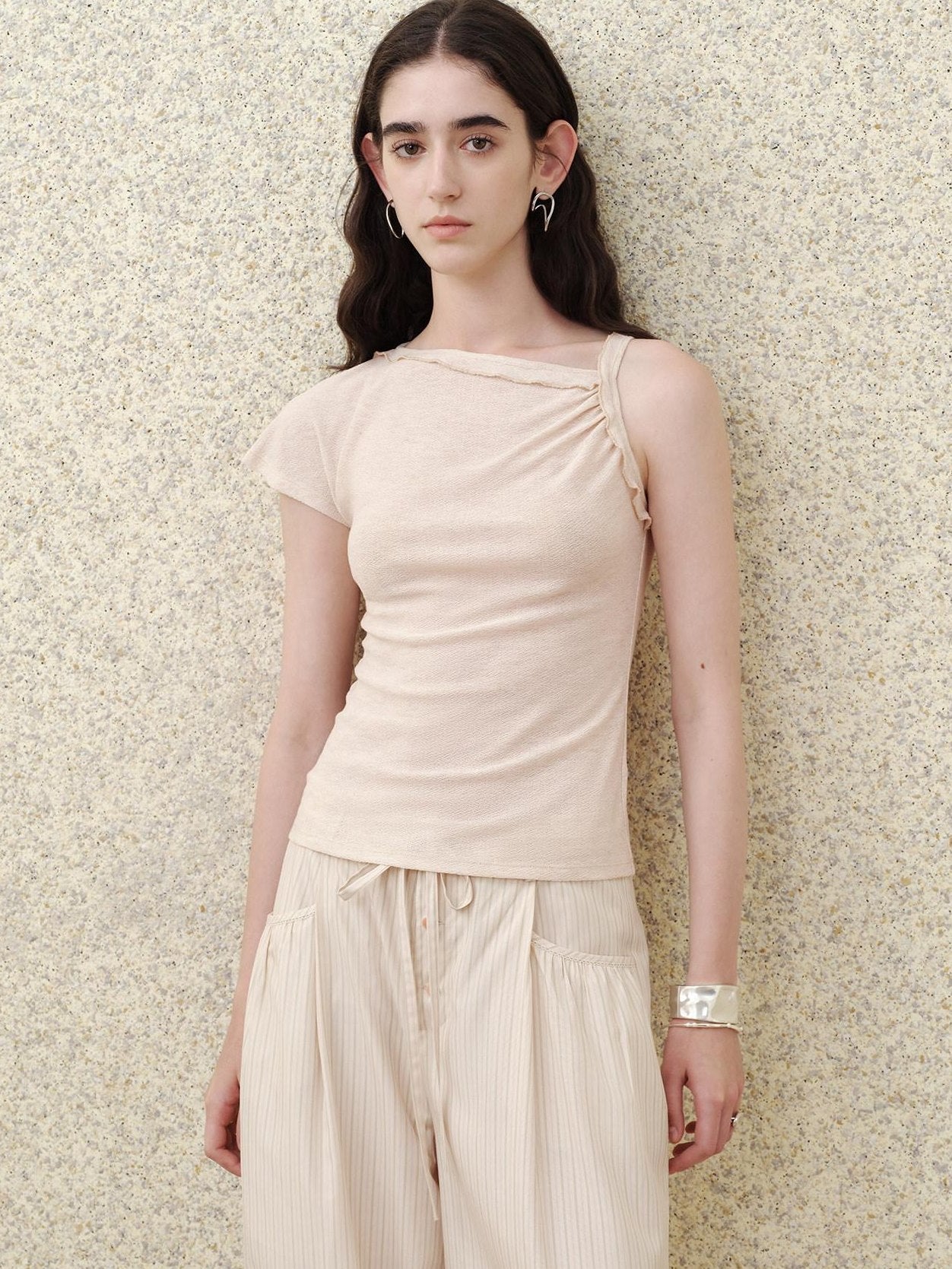 someonesometimes Soft Cotton Blend Slim Fit Casual Low Scoop Neck Women Short Sleeve T-Shirts
